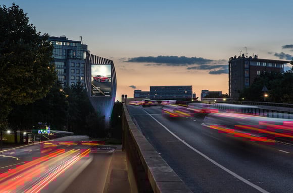 Buying DOOH - A guide to direct and programmatic
